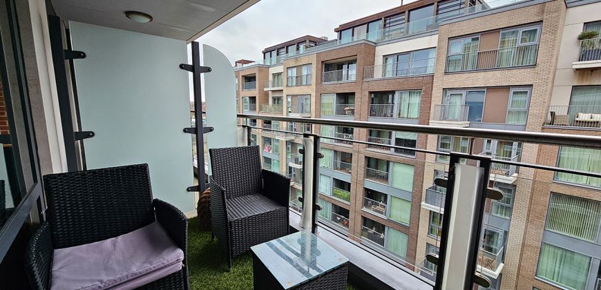 2 Bed Flat For Sale in Compass House, 5 Park Street, SW6