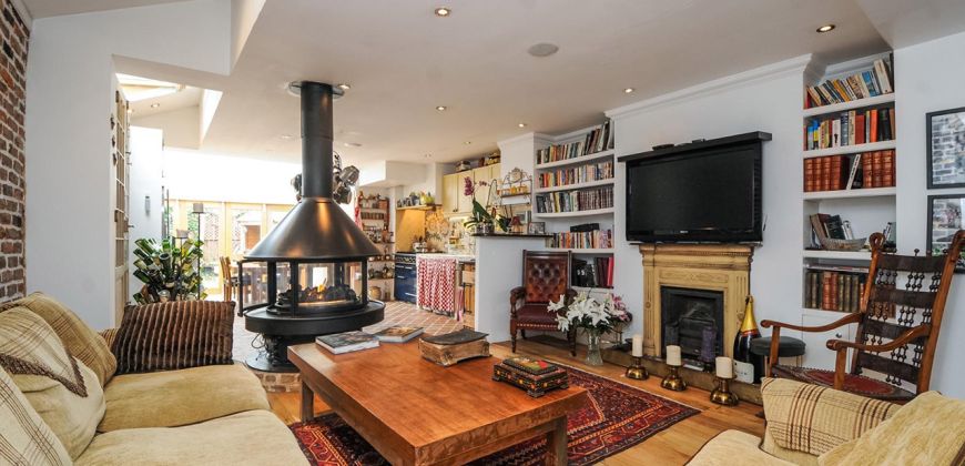 4 Bed Terraced House For Sale in Stephendale Road, London SW6